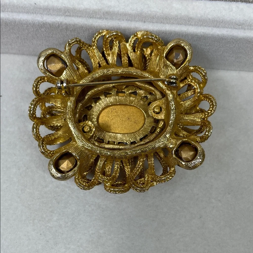 Vintage Capri Gold and Pink Gemstone Brooch Valentines Mothers Day - Picture 2 of 7